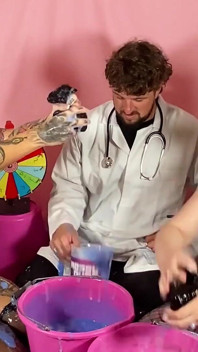 Anatomie umană Sploshing și Gunge Spin the Wheel!