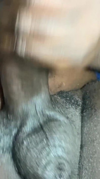 Gay papai urso masturbando pau preto solo resultou em enormes cargas de porra e gemidos