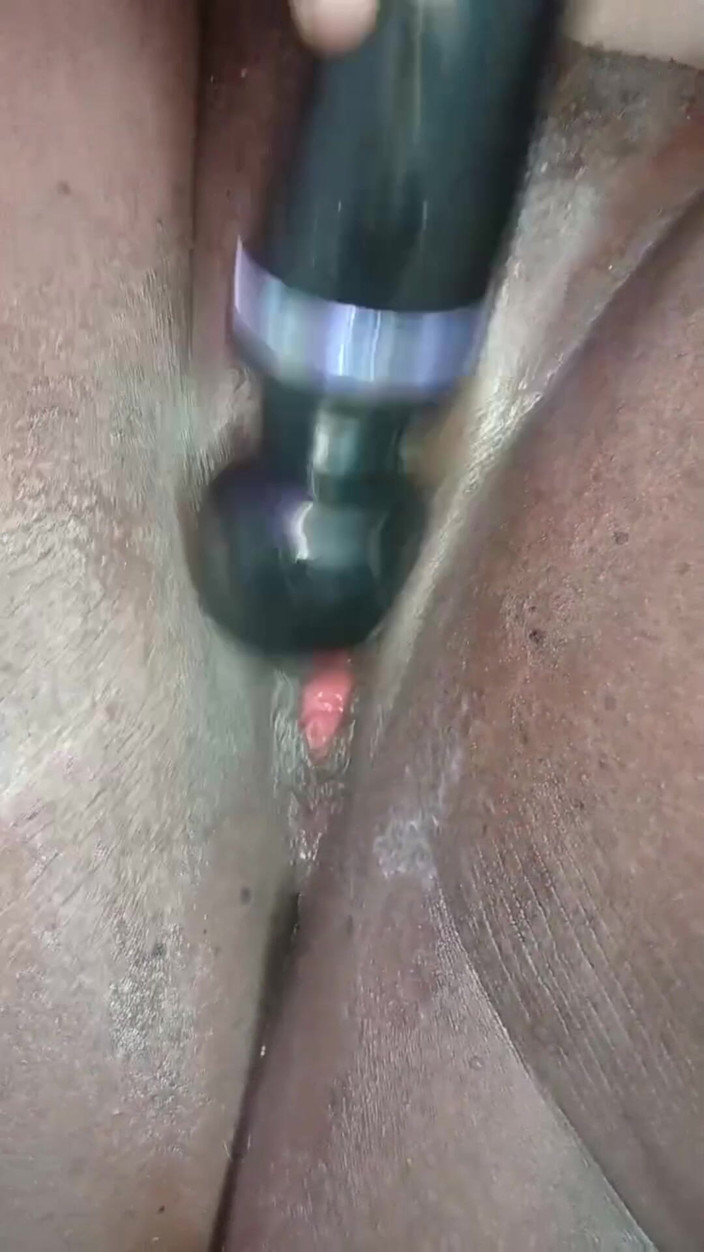 Miss weirdos: Squirting for My New Toy