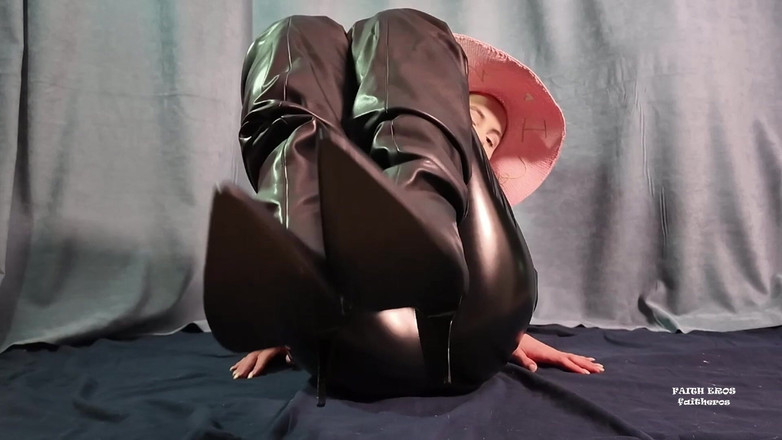 Faith Eros: Adoctrinación de esclavos de botas - adoración de botas