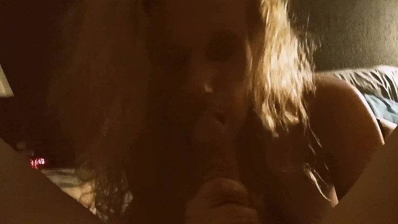 Bombstick and Trouble: Seksi sarışın orta yaşlı seksi kadın yüzünü siktiriyor