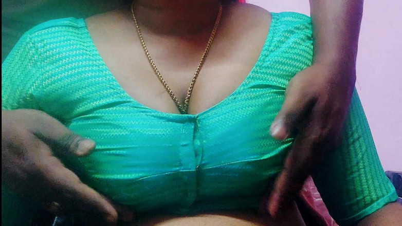 Desi Mohini: Sexy indická velká prsa