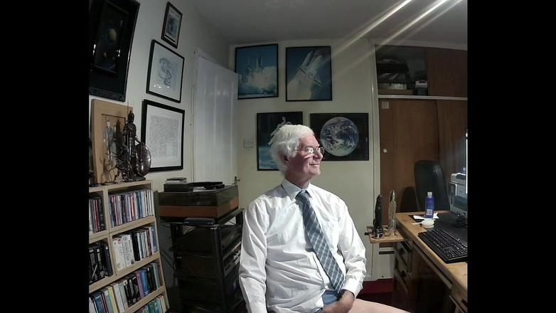 bigears: Медленный раздевание, чат и не дай дойти до оргазма