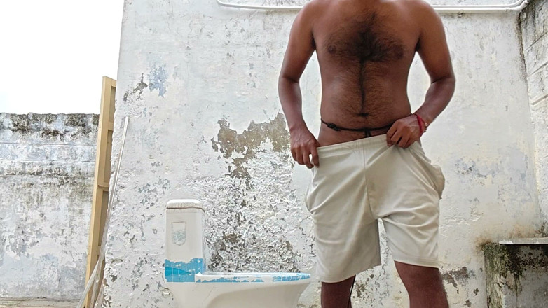 KUMBHA MANOJ KUMAR: Xhard Köyü'nde Banyoyu Yıkıyorum