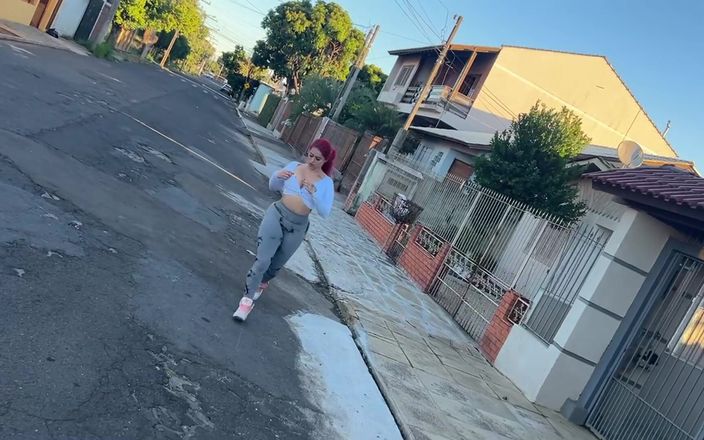 Camila Vegas: Después de Bath, una sorpresa: pelirroja milf recibe crema especial...