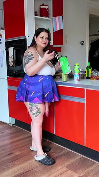 Masturbándose con la hermanastra Futa