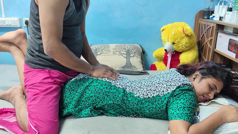 Vaigavarun Feet romance: Bini Mallu Panas Diurut Pantat Dan Belakang Oleh Suami Mallu...