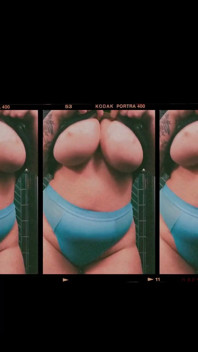 Rebotando tetas y gran culo