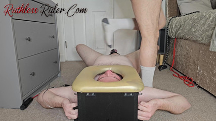 Ruthless ruler - maledom: Mi sudoroso culo rastreador y licker