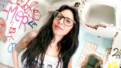 Amaspain: Španělská brunetka šuká v opuštěných ruinách