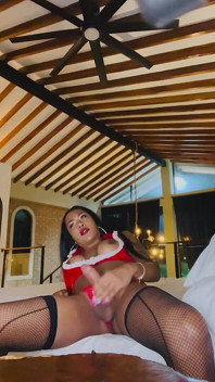 Masturbare transsexuală, pulă latino uriașă și fund deschis delicios