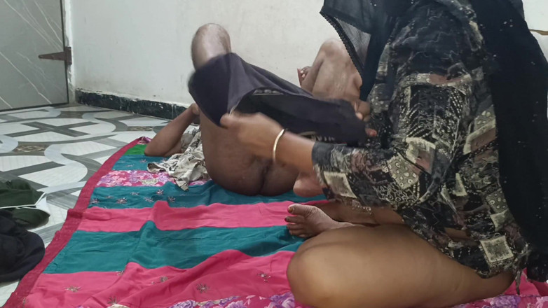 Bhabhi UP: Desi szwagierka, Domowe Indie