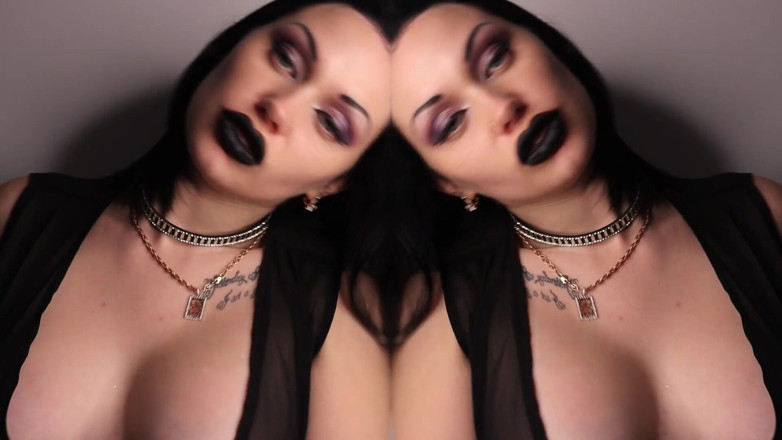 Goddess Misha Goldy: Bibir hitam saya meraih perhatian awak!
