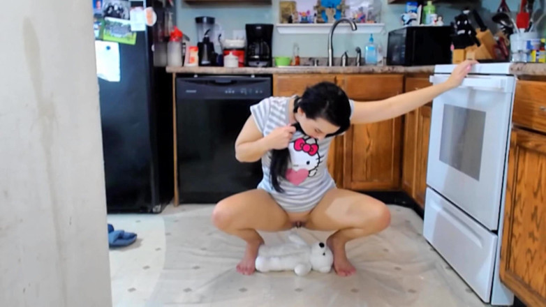 Femdom Austria: She pisses on her teddy bear