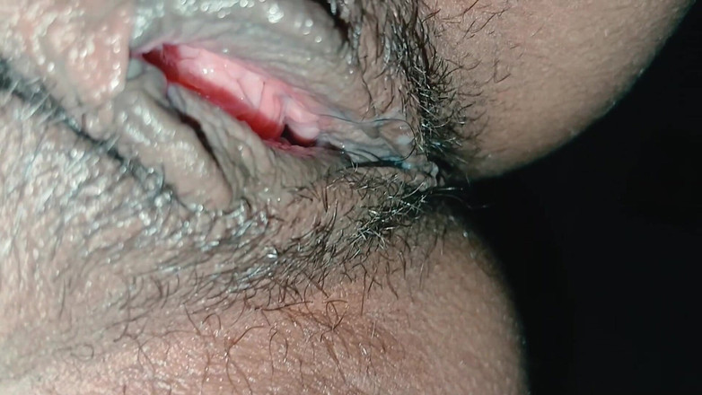 kirti bhabhi: Kirtee si tante seksi india yang haus seks menggoda dan...