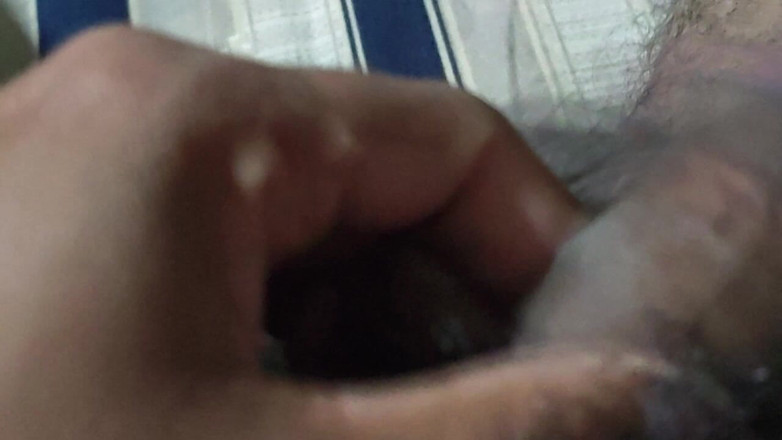 Hot Chilli 2025: Jednoduchý muž se snaží tvrdého ptáka v místnosti