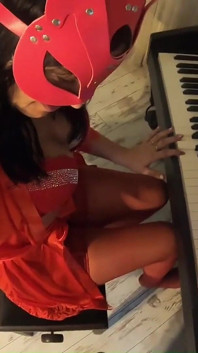 Aventuras de milfycalla ep 96 primera lección de piano