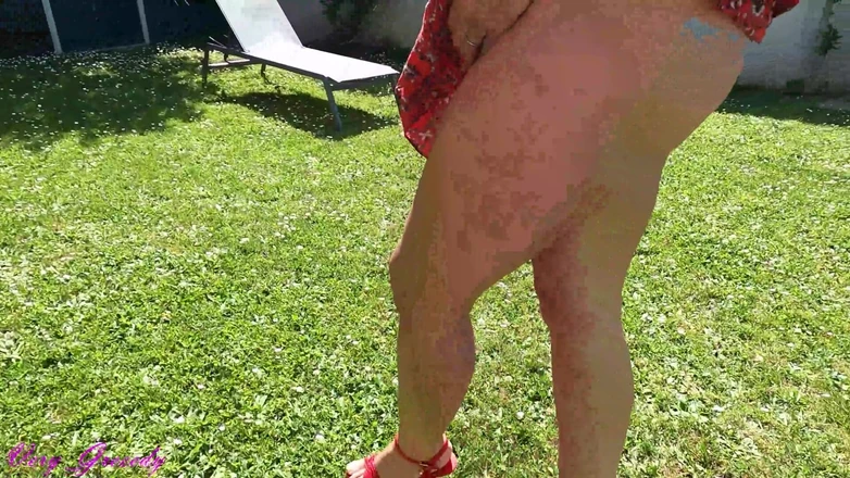 Les Gourmands: MILF with Red Fms Pees Outside in the Grass Close...