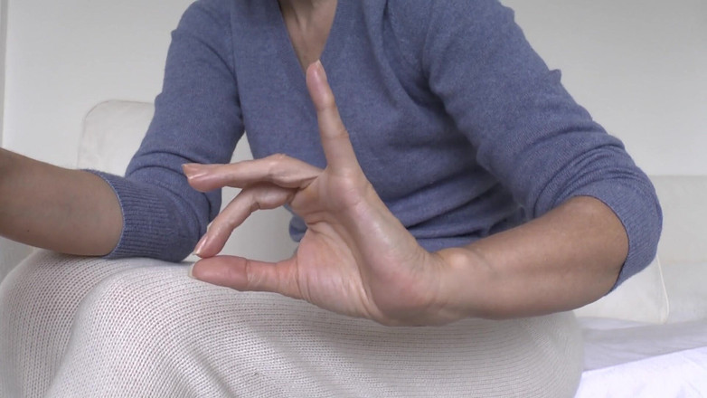 Lady Victoria Valente: Lady Victoria Valente - Cashmere Outfit, mãos bonitas, unhas curtas, close-ups,...