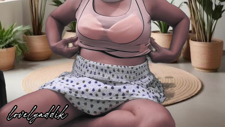 Lovelyaddik: Mamă singură filipineză în direct vinde sutien