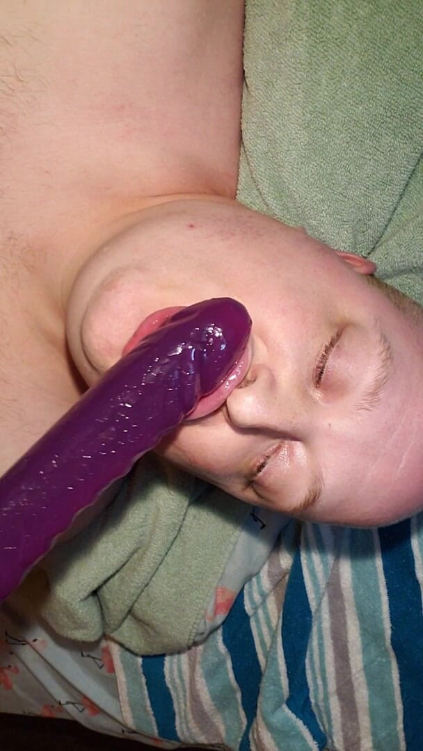 Charlieboy69: Vibrator adânc în gât