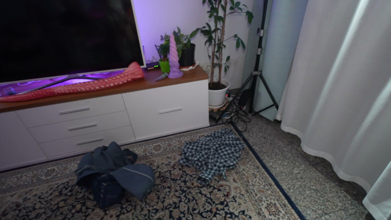 Emily Butterfly: förstapersonsvy: Vi bjöd in vår granne att fixa vårt internet...