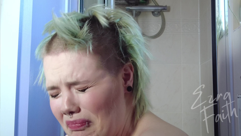 Ezra faith: Tıraş olmak için yaratılmış 4k - mecburi isteksiz kafa tıraşı- sakso sürtük -...