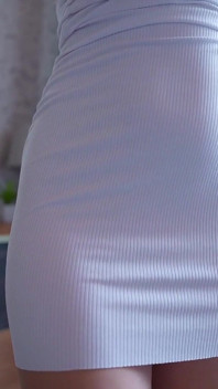 Essayage De Robe Et Chatte Chatte Jeune Salope Mamelon