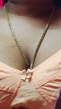 Un mari indien domine sa femme sexy