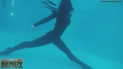 Fem Latex: erotic contortion bending outdoor