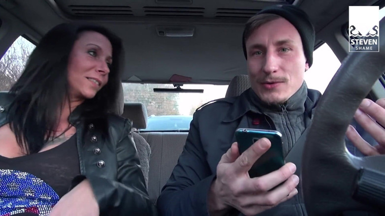 Steven Shame: La magra milf lady paris viene sbattuta sulla strada principale...