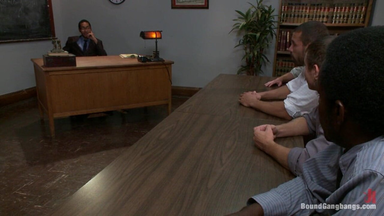 Bound Gang Bangs by Kink: Estudiante nerd recibe una follada por su comité de revisión...
