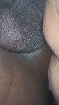 抚摸大黑屌舔他的屁股惊人的颤抖男性喷