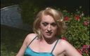 Cryptostudios: Soție blondă infidelă care ia muie de la grădinarul ei în...