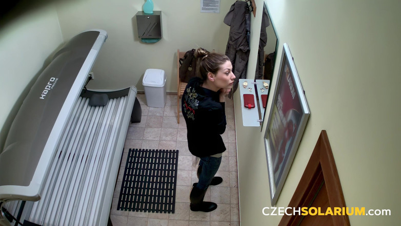 Czech Solarium: Solarium Ceko 44: wanita muda langsing pamer tubuh bugilnya di solarium