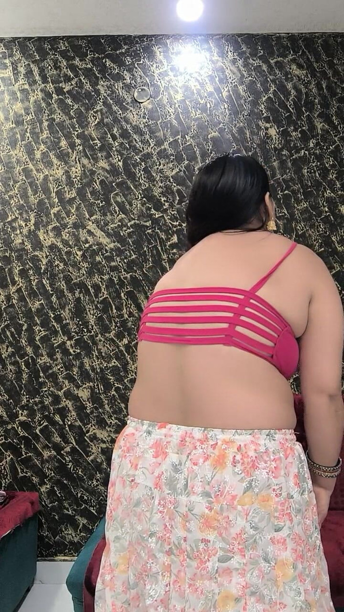 Puja555: Puja si kakak ipar india lagi asik fingering memek merah...