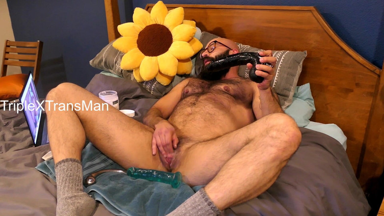 TripleXTransMan: Pancut dengan dildo dalam tekak
