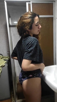 Girlfriend Teen in the Shower