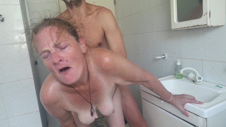 Nasty Moms: Safada madrasta leva no cu