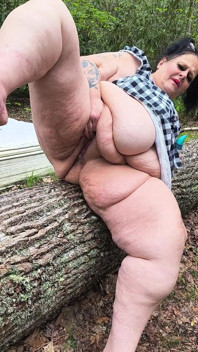 Memek becek gadis nakal ini dientot habis-habisan sama ayahnya di hutan sampai muncrat banyak banget