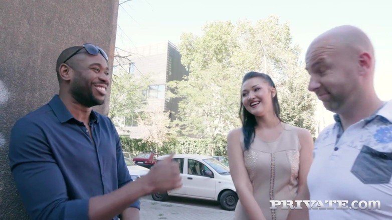 PrivateBlack: Vanessa Vaughn si gode una sensazionale gangbang interrazziale