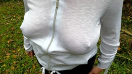 Buka jaketmu dan aku menghukum bugilmu