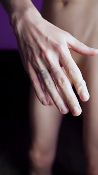 Twink s velkým čůrákem se udělá na webové kameře, lístek show