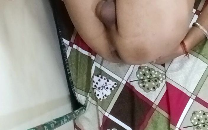 Rockko234: India chico desnudo solo en cama
