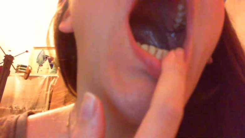 Nicoletta Embassi: Mouth Exploration