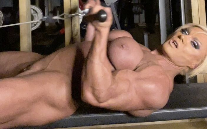 Lisaxxxcross: Zurück in meinem fitnessstudio