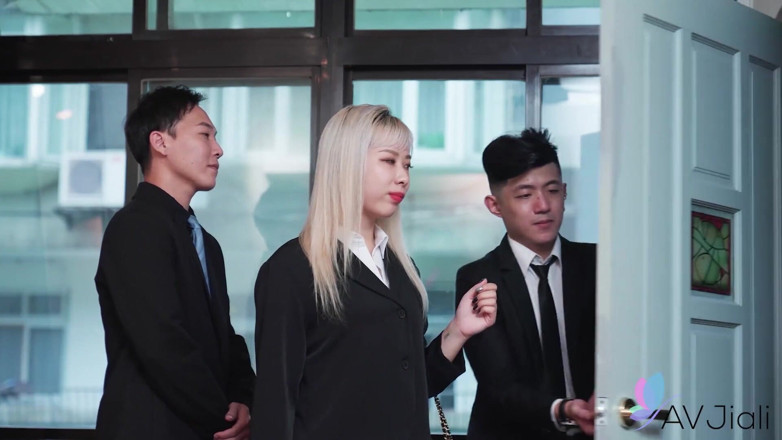AV Jiali: Bos wanita dominan wang yixin dientot sama pria karir kantorannya