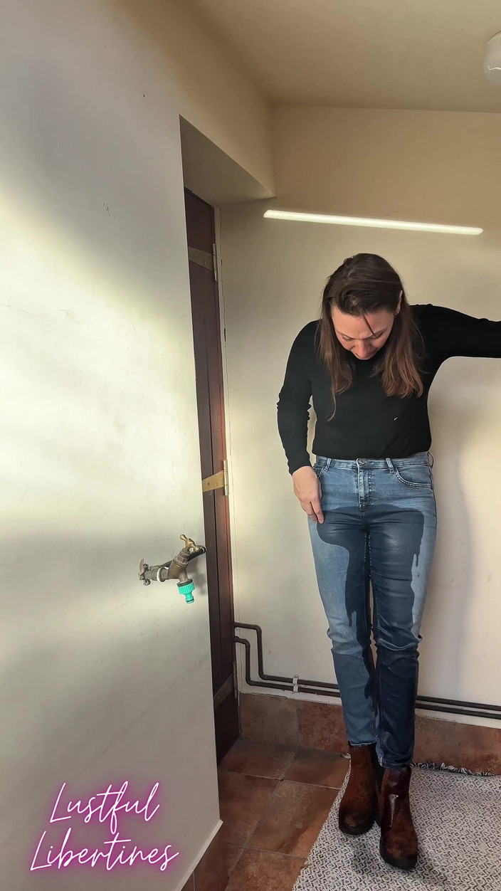 Lustful Libertines: Locked Out of the Bathroom - Jeans Wetting