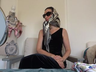 Lady Victoria Valente: Umění elegantně nosit saténový šátek