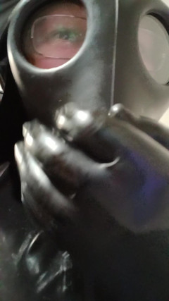 Latex Boy: Isreali gasmask latex tracksuit xuất tinh